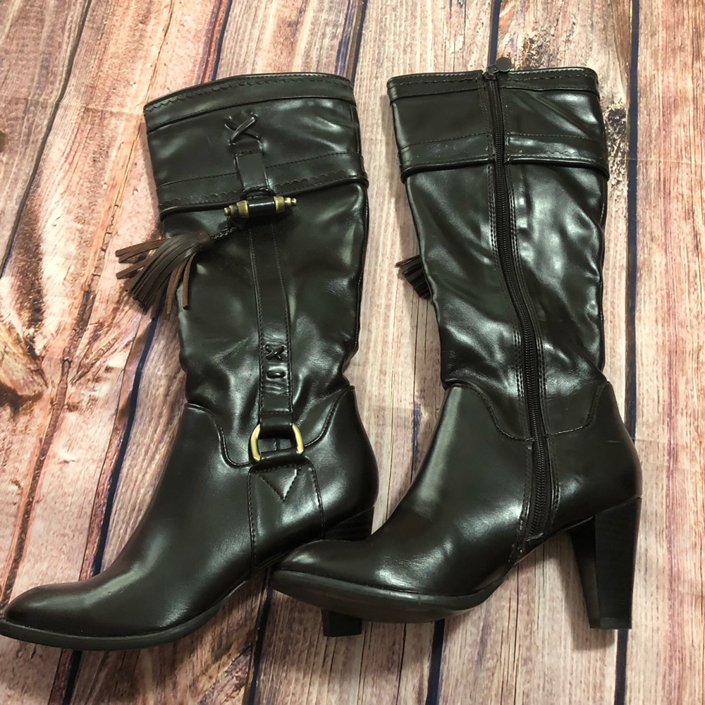 Etienne Aigner heeled boots size 5M